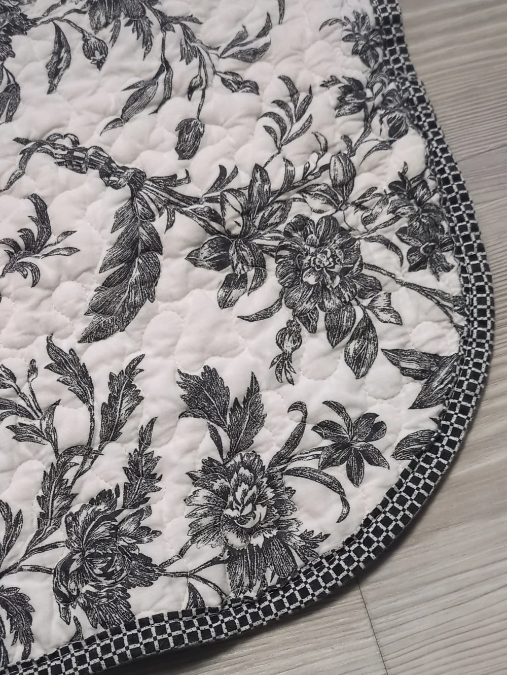 Laura Ashley Queen Quilt 90x90 Black White Floral Toile Cotton Reversible Beddin